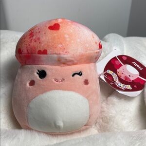 Squishmallow Molly the mushroom 5” 2023 Valentines